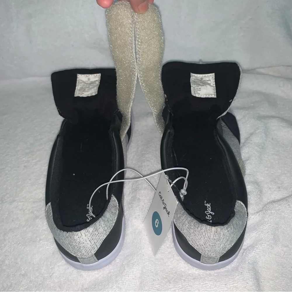 Girl’s 6 / Women’s 7.5 CAT & JACK Heather Gray / Black Slip On Fashion Sneakers